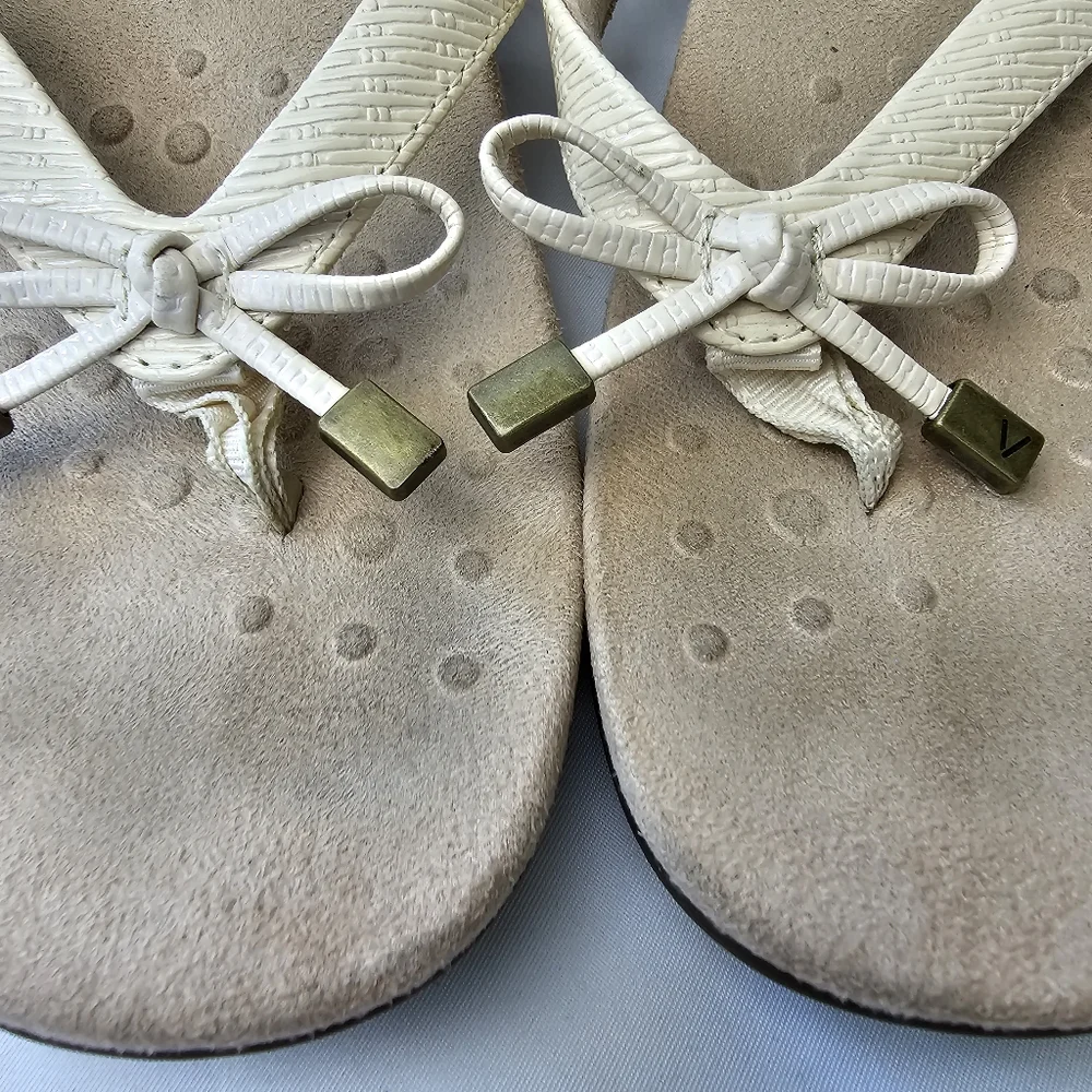 Vionic Bellall Slip on Sandal  Cream Color Bow Accent 7,5